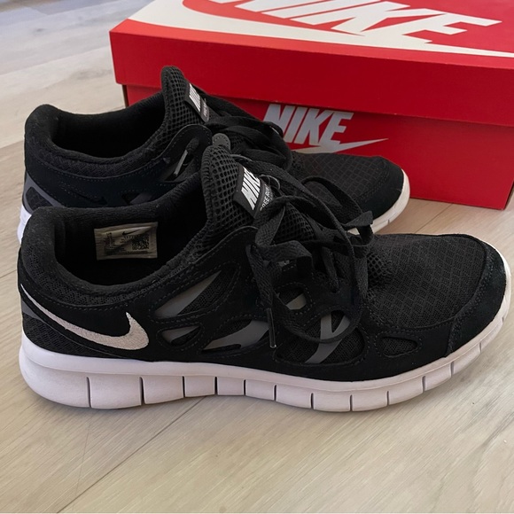 Nike Other - Nike Free Run 2 Unisex Tennis Shoes in Black, White, Dark Gray Size 10